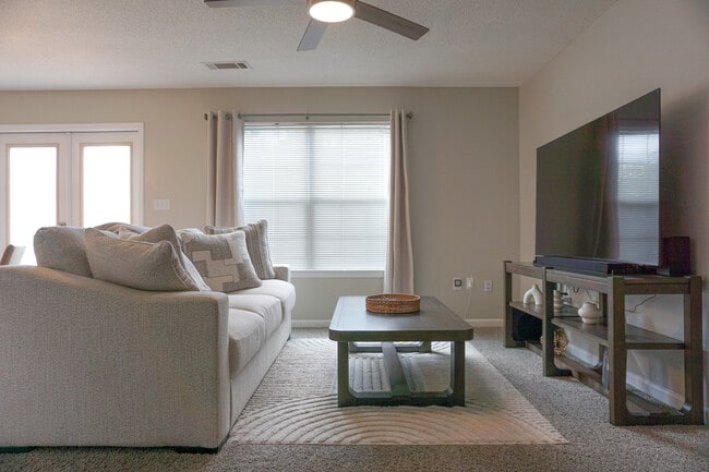 Building Photo - 183 Swaying Pine Ct