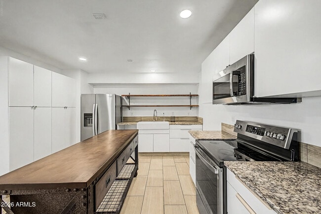 Building Photo - 1411 S Marilyn Ann Dr