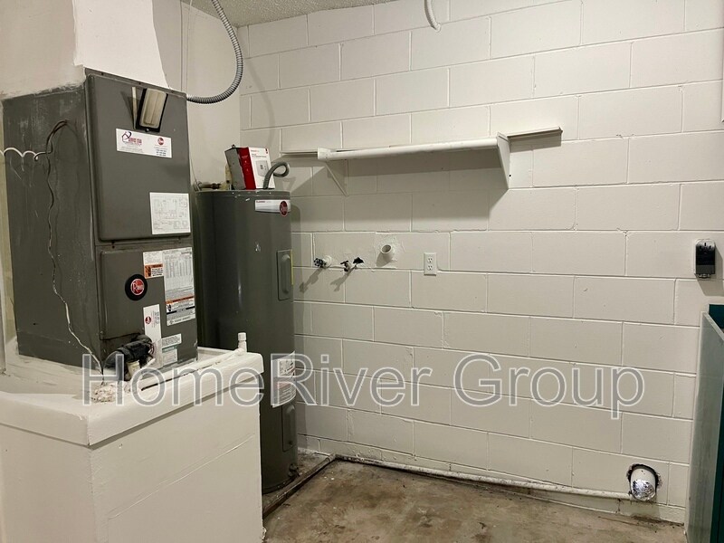 Building Photo - 417 Cart Ct