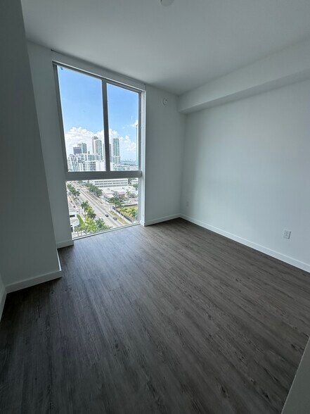 Building Photo - 221 NE 19th St