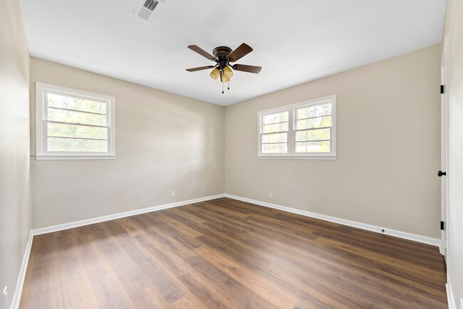 Building Photo - 201 Roberts St