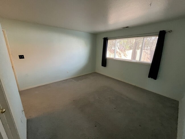 Building Photo - 1523 Hood Rd