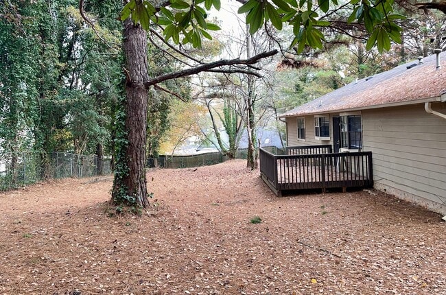 Building Photo - Secluded but Centrally Located 3 Bed/2 Bath Ranch!