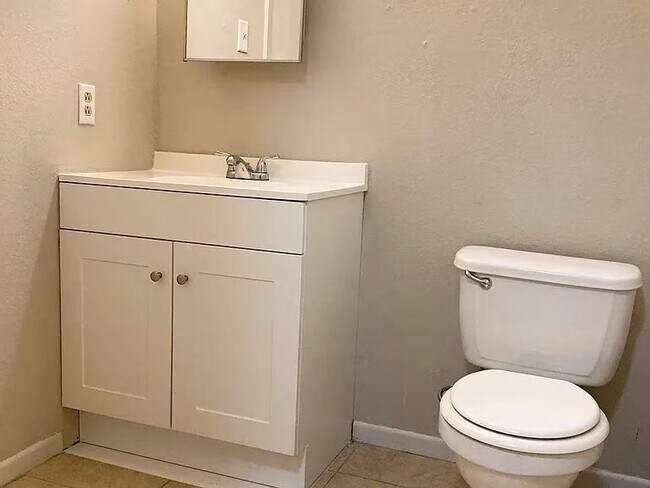 Building Photo - 733 Chaparral Cir