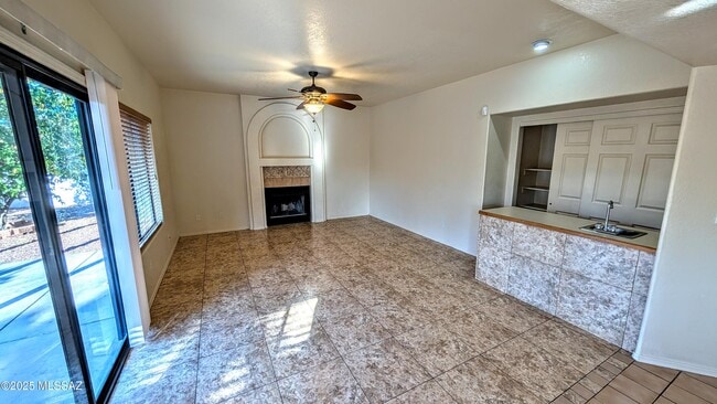 Building Photo - 1061 W Antelope Creek Way
