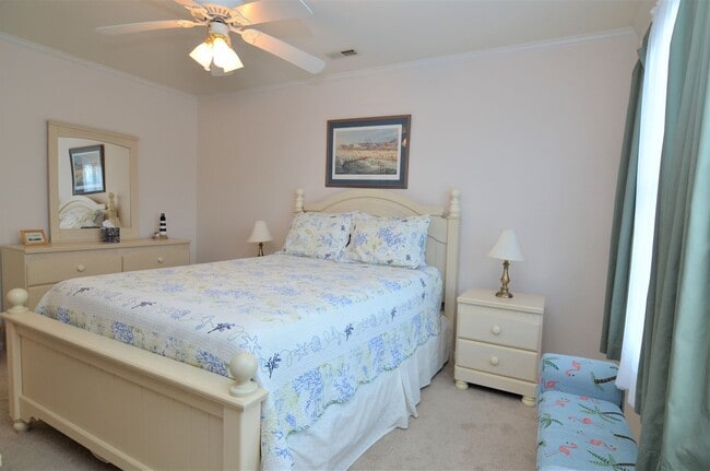 Building Photo - 3 BR, 2.5 BA Versailles Townhouse - Pet Fr...