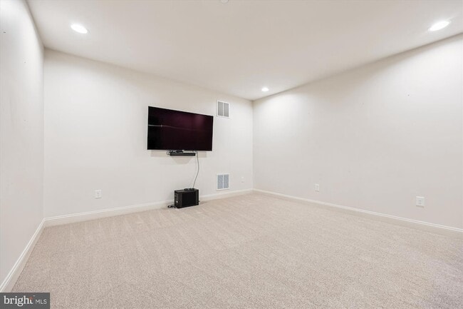 Building Photo - 448 Salk Cir