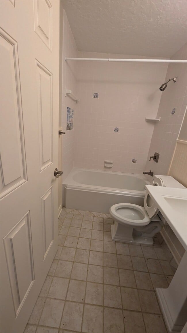 Building Photo - 530 S Shady Ln