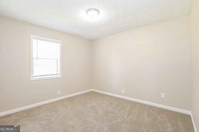 Building Photo - 1576 Ember Cir SW