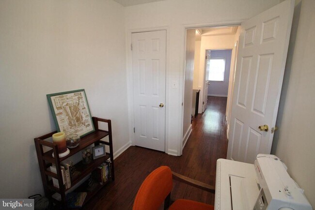 Building Photo - 909 Bashford Ln