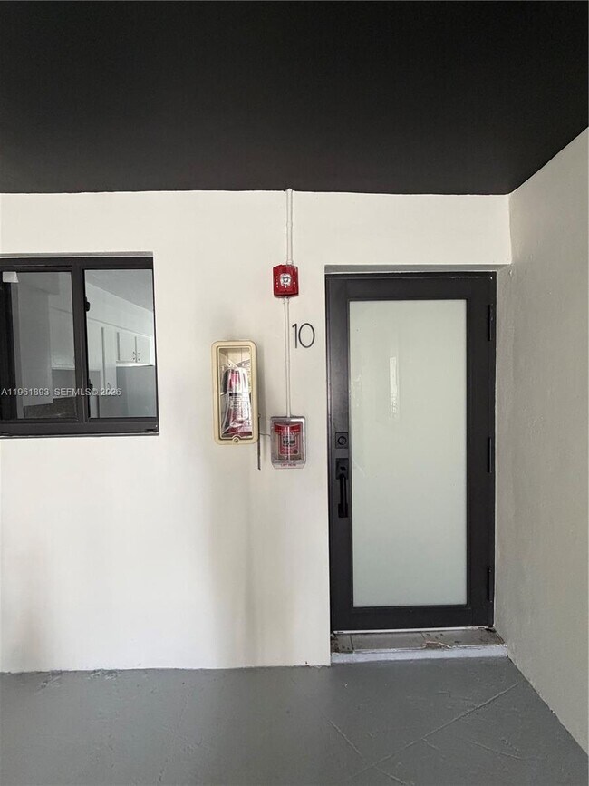 Building Photo - 17150 NE 23rd Ave