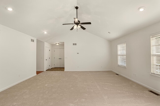 Building Photo - 76 Amy Ave