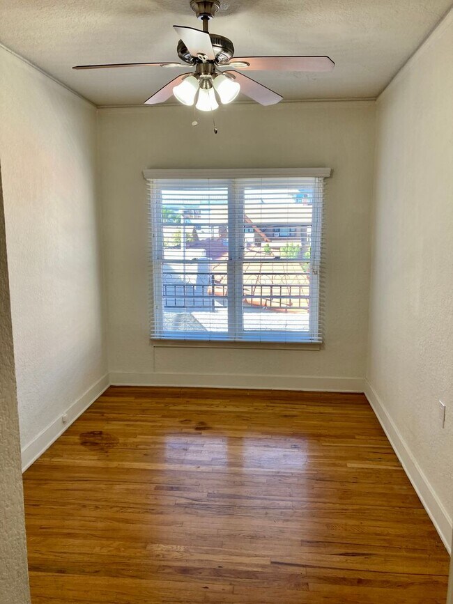 Building Photo - Spanish Craftsman Garden Apartments Bankers Hill