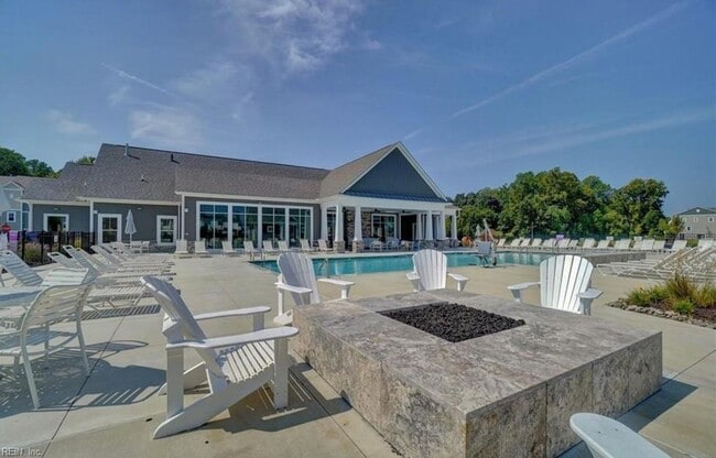 Building Photo - 4 bedroom condo in Suffolk