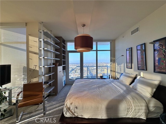 Building Photo - 400 W Ocean Blvd