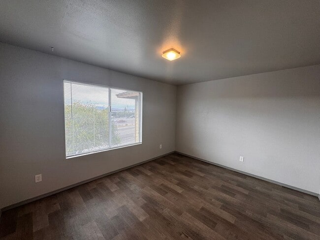 Building Photo - Modern 3-Bedroom Townhome with Garage & Pr...