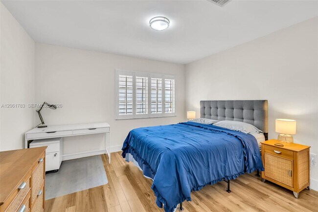 Building Photo - 1150 Madruga Ave