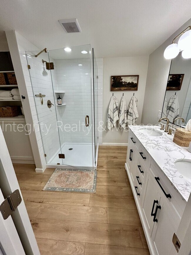 Building Photo - 9722 W Polk Dr