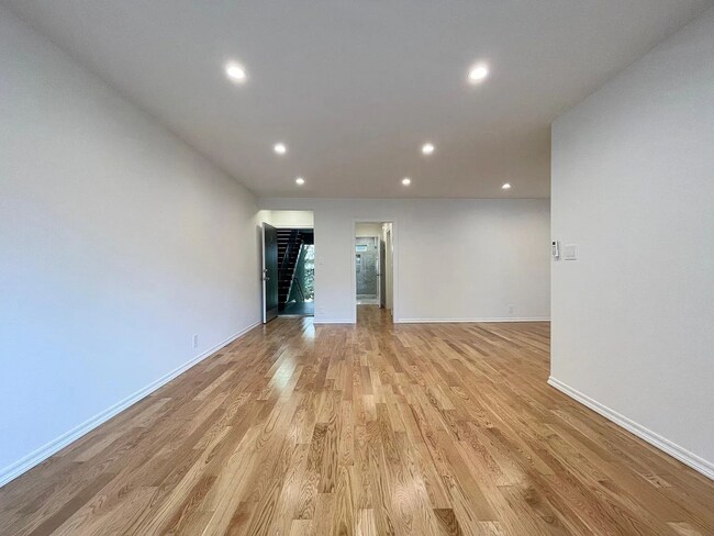 Building Photo - You will not want to miss out on this oppo...