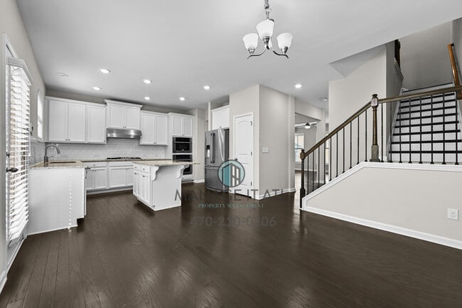 Building Photo - A beautifully maintained 3-bedroom, 3.5-ba...