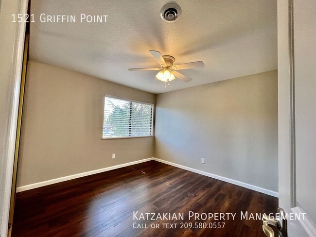 Building Photo - 4 bedroom 2 1/2 Bath Venetian Gardens HOA ...