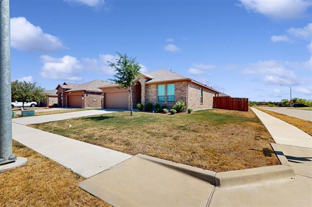 Building Photo - 1000 Meadow Scape Dr