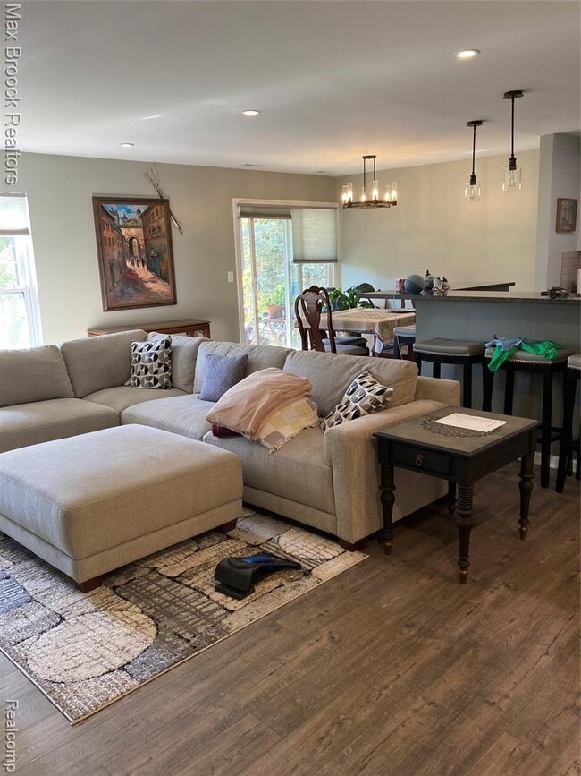 Building Photo - 31045 Pheasant Run St