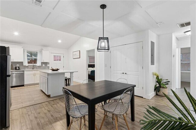 Building Photo - 1298 Gideons Dr SW