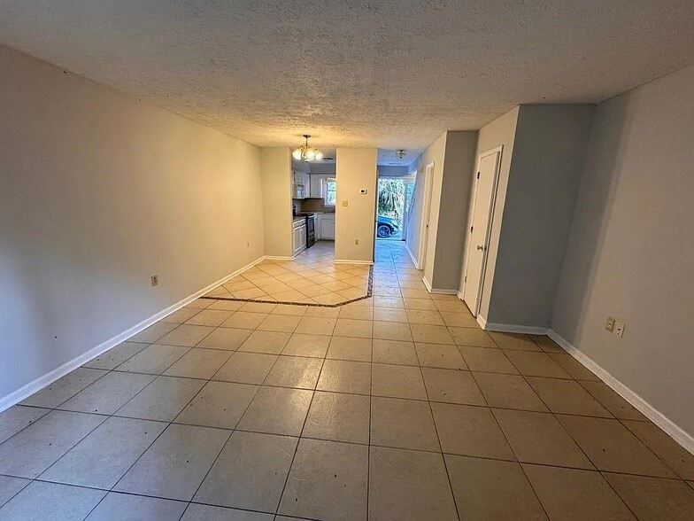 Building Photo - 516 34th Ave N