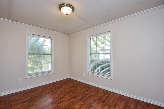 Building Photo - 1105 Avenue D