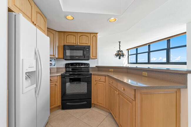 Water views from kitchen - 1501 S Flagler Dr