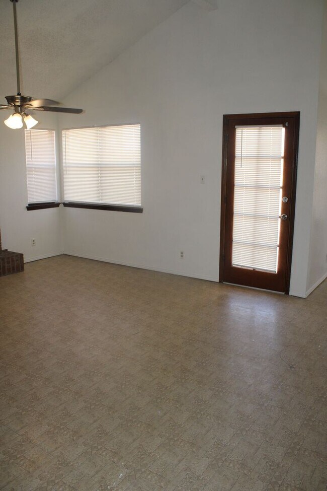 Building Photo - 1472 Sierra De Oro Dr