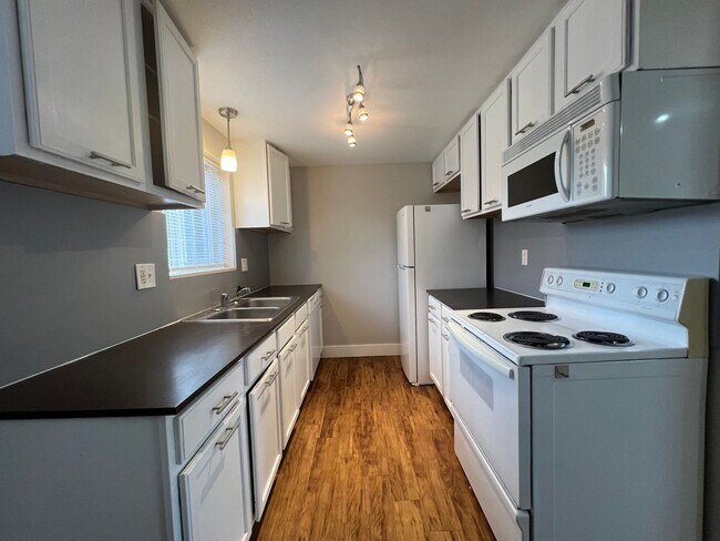 Interior Photo - Ponderosa1104 (KC-KS)