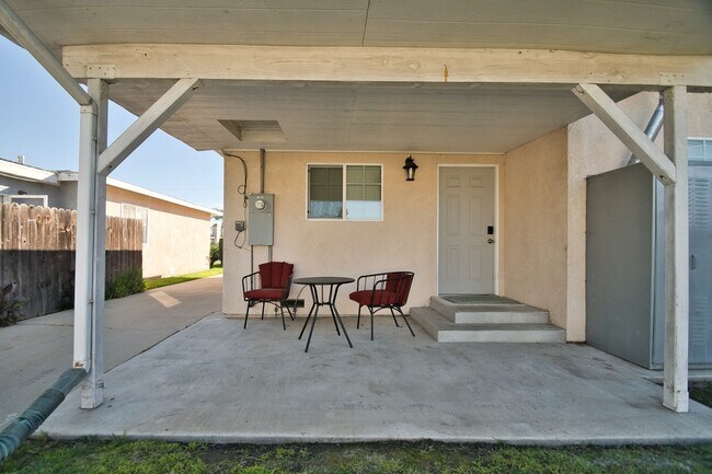 Building Photo - 2 Bed 2 Bath Home For Lease