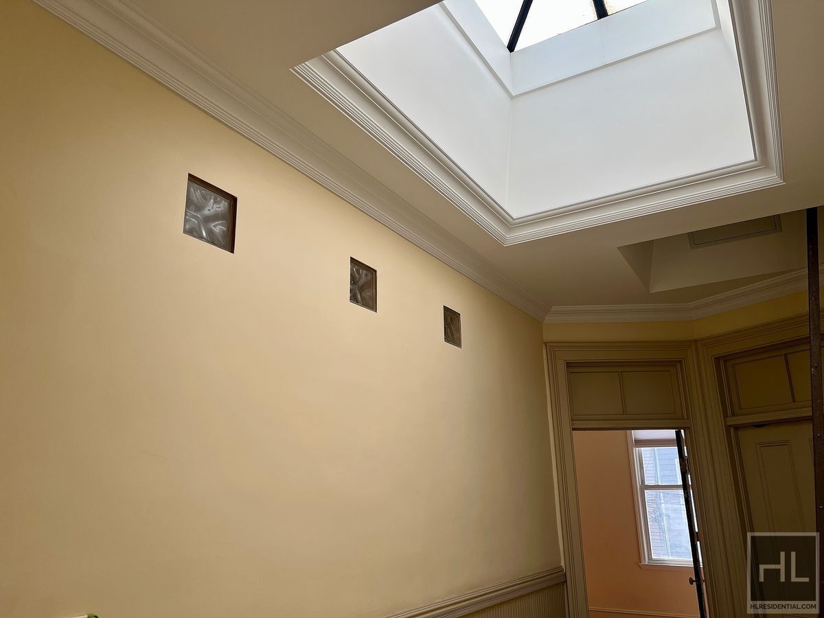 Building Photo - 55 STREET