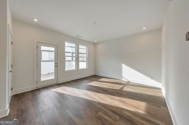 Building Photo - 515 Motivation Cir NW