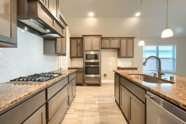 Building Photo - 580 Bradley Dr