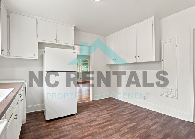 Building Photo - 141 Marthas Ln-