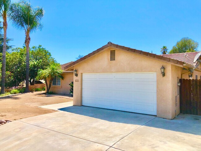 Building Photo - Light & Bright Single-Story Home in the Heart of Fallbrook, Complete with Private, Fully Fenced B...