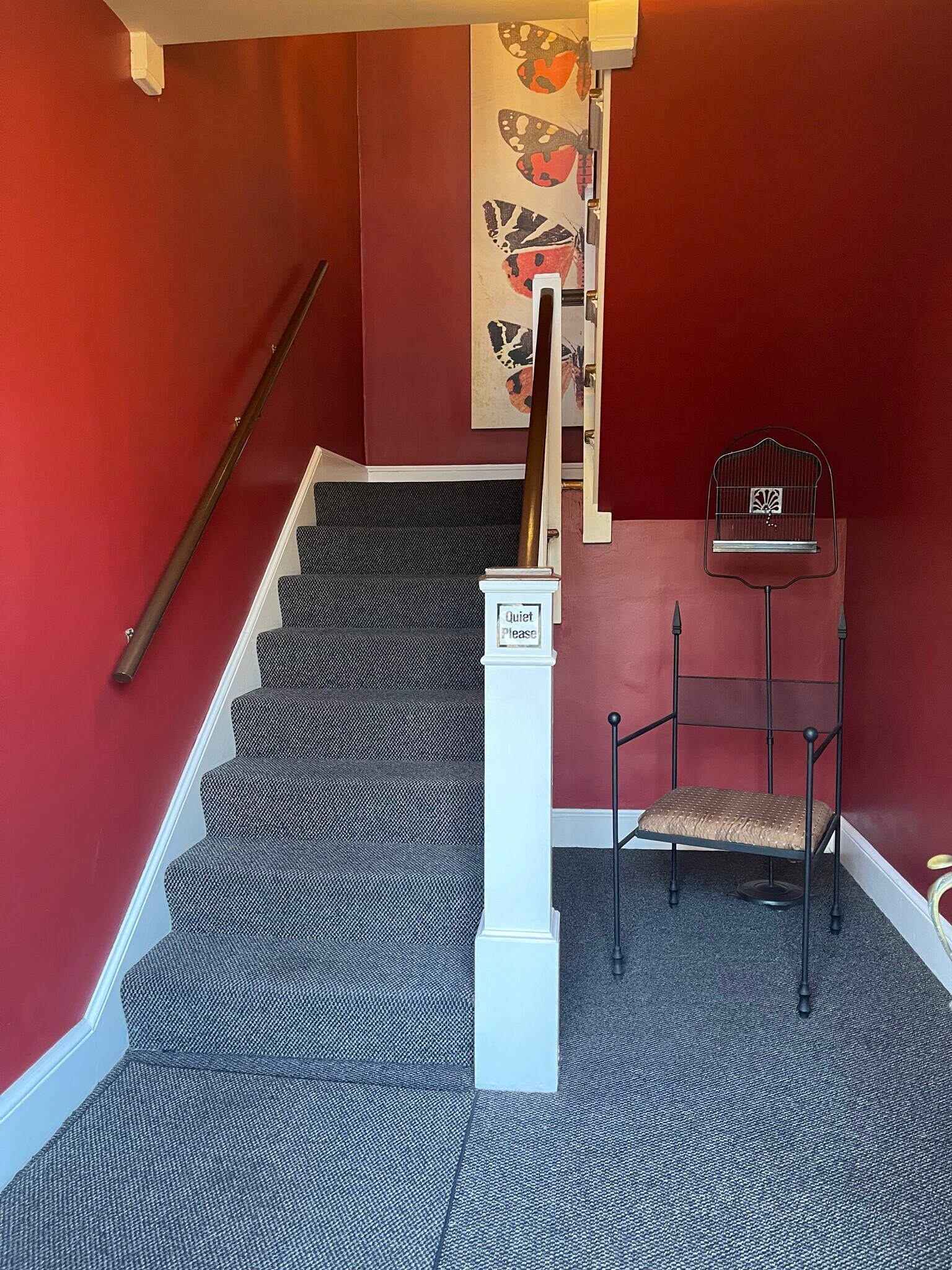 carpeted front hall to upstairs unit - 541 Lamar Ave