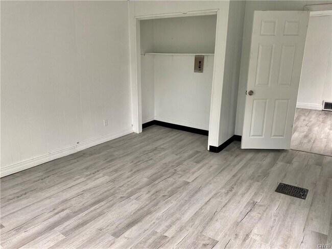 Building Photo - 1112 State St