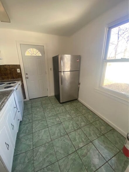 Building Photo - 27 Van Wagoner Ave