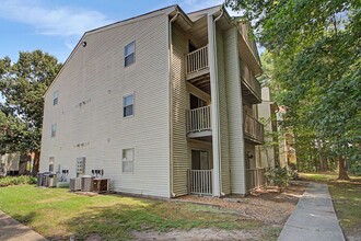 Building Photo - 540 Pineland Cir