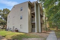 Building Photo - 540 Pineland Cir
