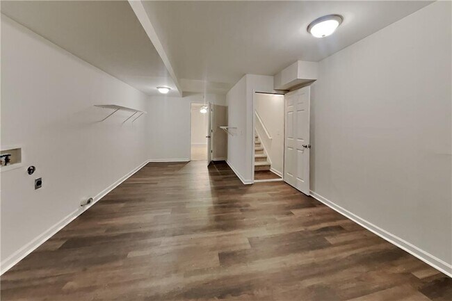 Building Photo - 6460 River Hill Dr