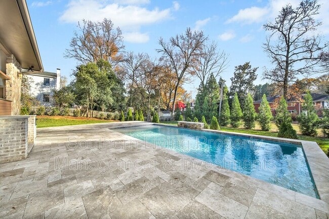 Building Photo - 2011 Sharon Ave