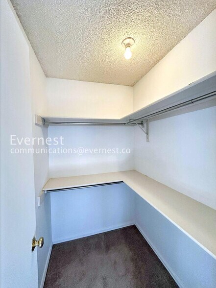 Building Photo - 3700 Iguana Dr