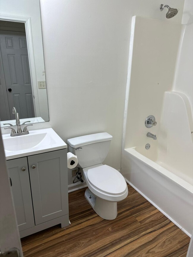 Building Photo - 108 Marshall Dr