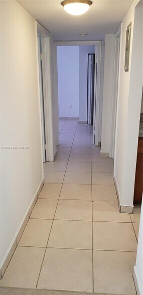 Building Photo - 1673 Bay Rd