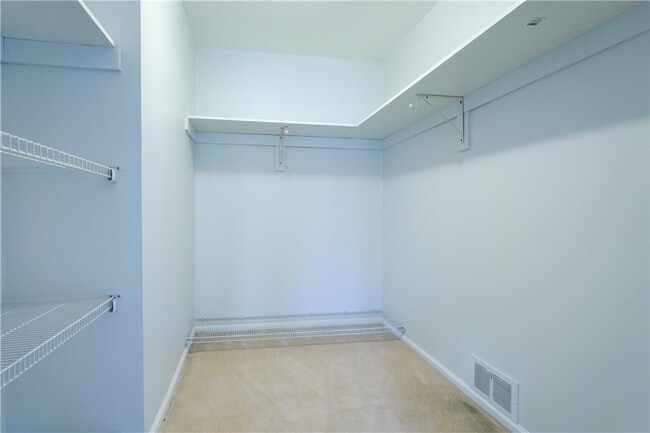 Building Photo - 399 French Rd